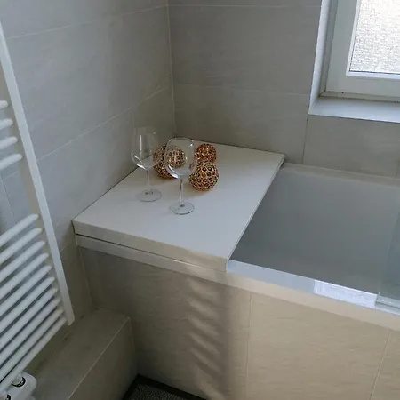 Your Perfect Getaway Private Room With Dog Friendly Option Steps From Historic Center And Station Maison d'hôtes Hamelin